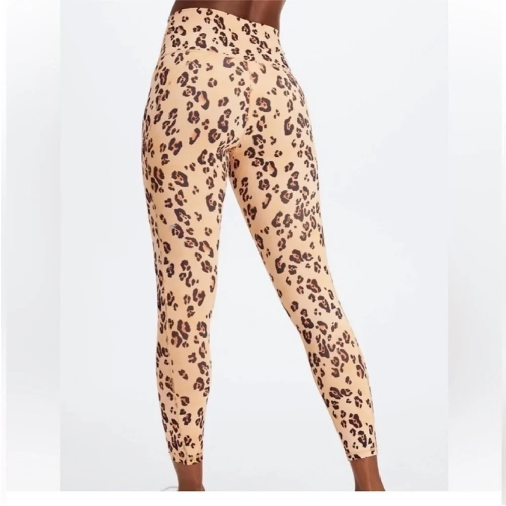 Fabletics Women’s Size Large Leopard Animal Print High Waisted 7/8 Leggings NEW - Picture 2 of 11